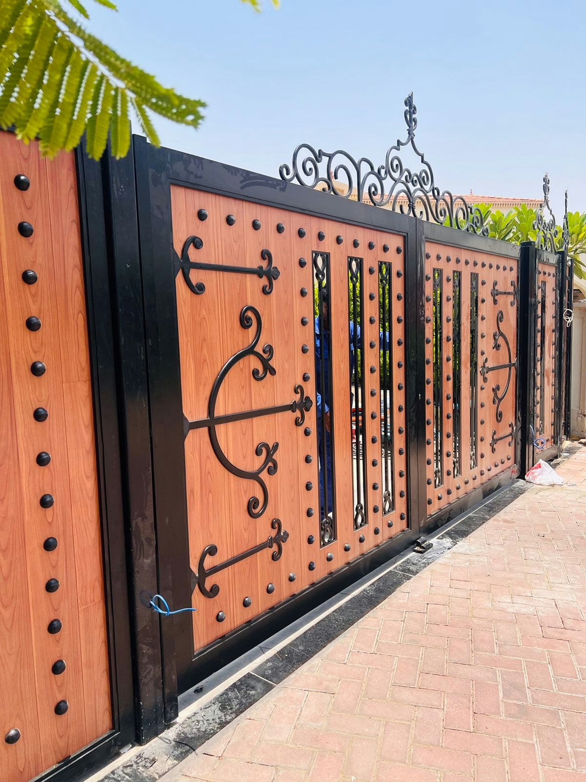 Aluminium powder coated gate